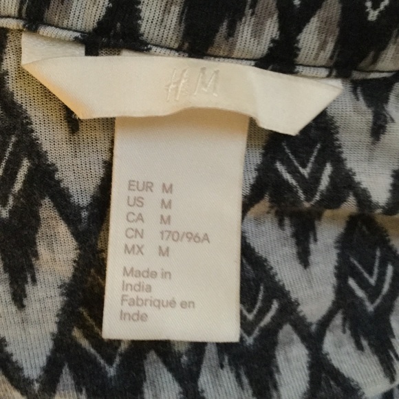 H&M Black & White Patterned Blouse w/ 3 Buttons - Picture 5 of 6